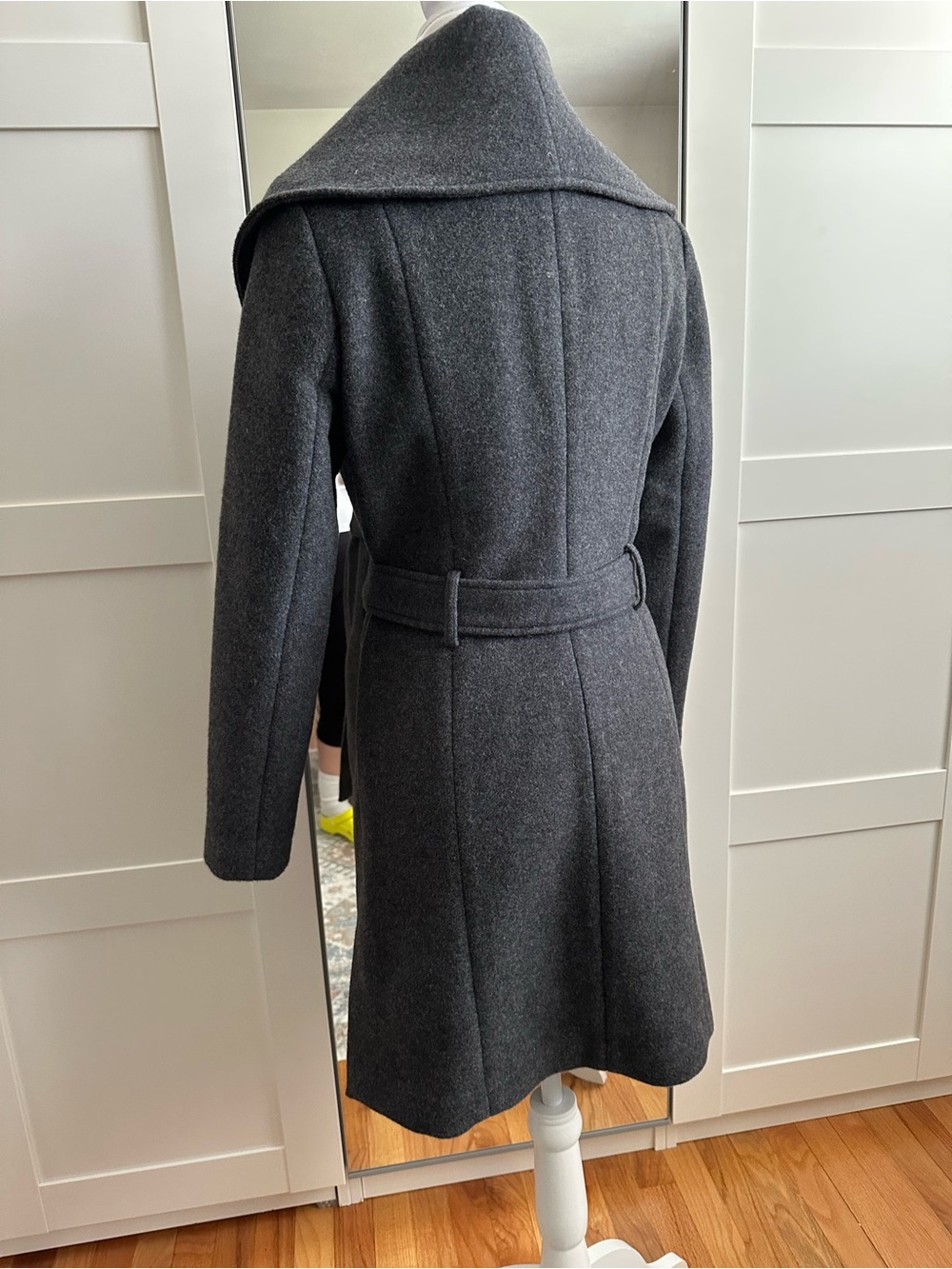bebe Charcoal Gray Belted Shawl-Collar Trench Coat - Picture 5 of 9